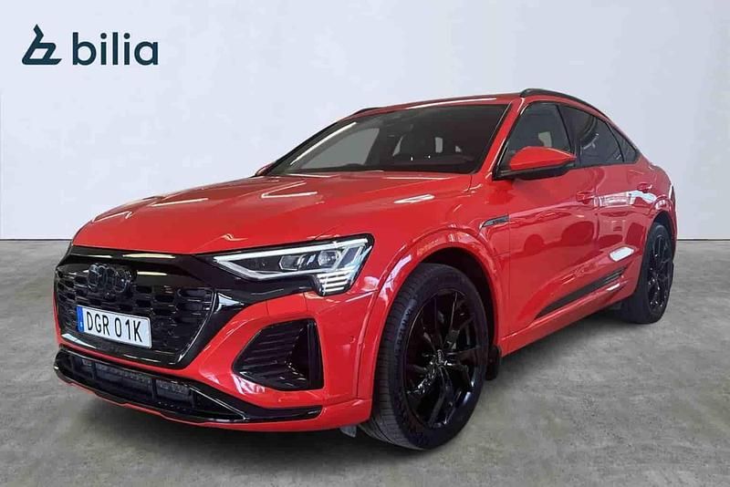 Röd Begagnad 2024 Audi Q8 e-tron SUV | 669 900 kr (Marknadspris) - Bild 1/1