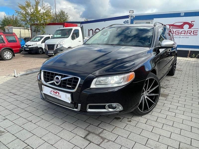 Svart Begagnad 2011 Volvo V70 R-Design Kombi | 74 900 kr (Marknadspris) - Bild 1/4