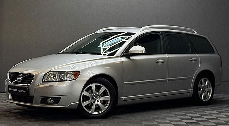 Ljusgrå (grå) Begagnad 2012 Volvo V50 Standard Kombi | 59 900 kr (Marknadspris) - Bild 1/4