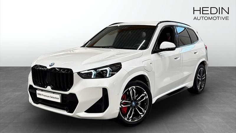 Vit Begagnad 2025 BMW X1 M Sport SUV | 618 700 kr - Bild 1/4