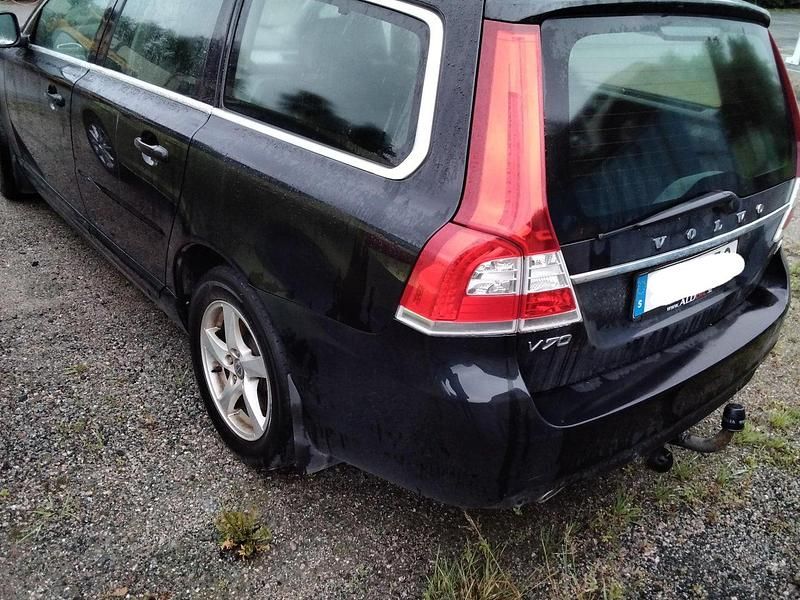 Svart Begagnad 2015 Volvo V70 Momentum Kombi | 125 000 kr (Marknadspris) - Bild 1/4