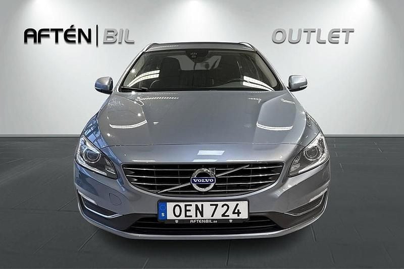 Begagnad Volvo V60 Momentum 190 HK (139 kW) 2016 Ljusblå Kombi