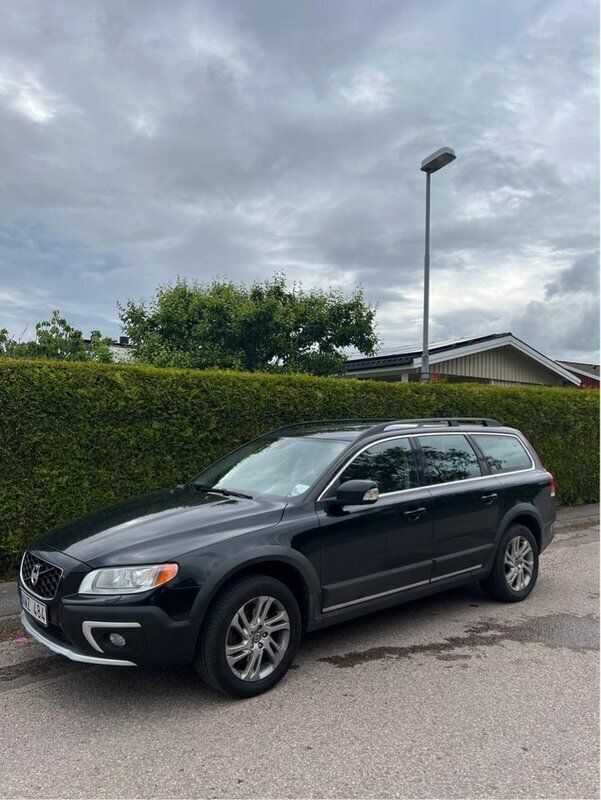 Svart Begagnad 2014 Volvo XC70 Momentum SUV | 128 995 kr (Marknadspris) - Bild 1/4