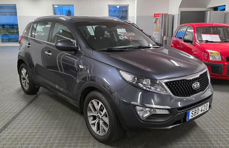 Grå Begagnad 2015 Kia Sportage SUV | 129 900 kr (Dyr) - Bild 1/4