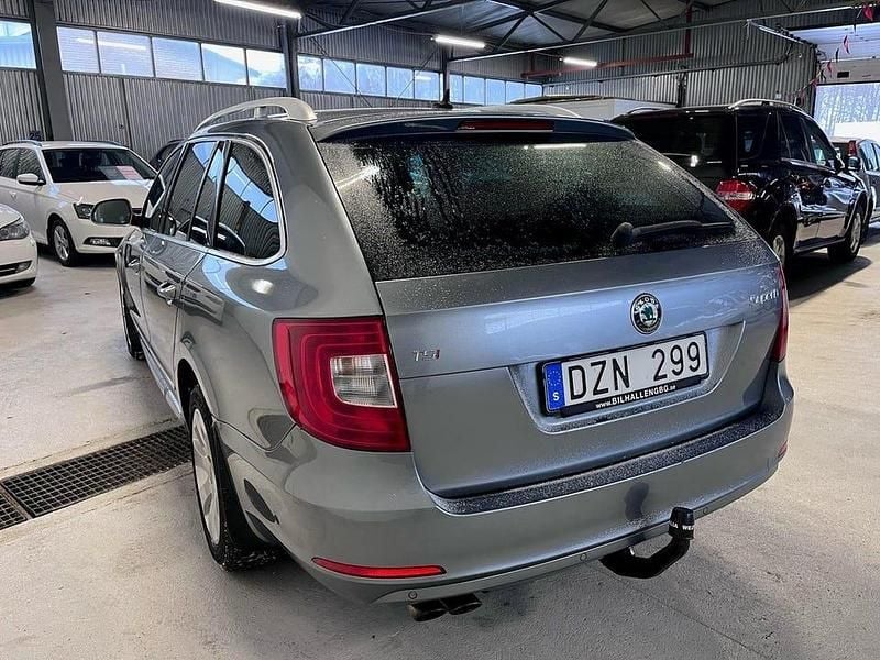 Begagnad Skoda Superb Elegance 160 HK (117 kW) 2010 Silver Kombi
