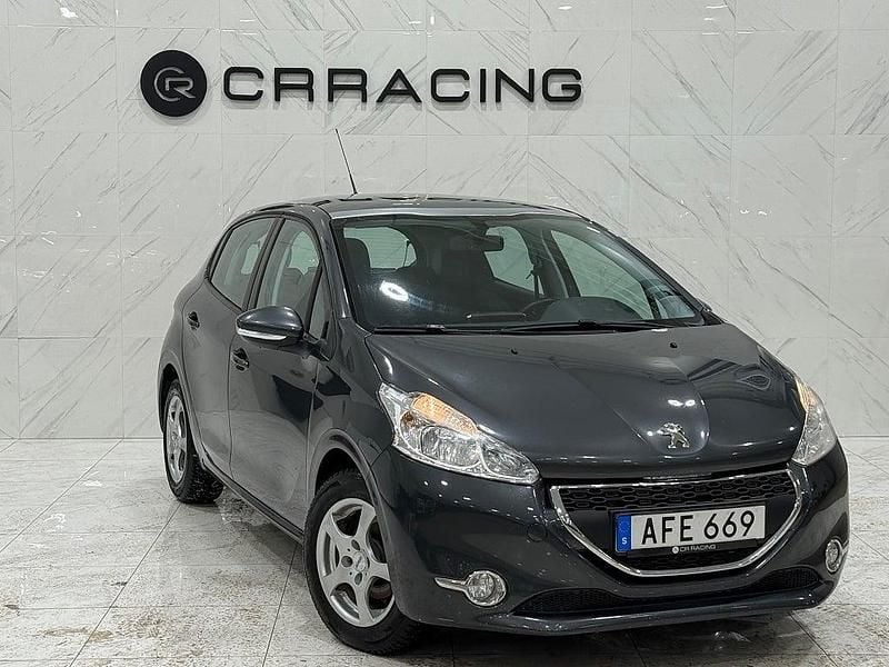 Grå Begagnad 2013 Peugeot 208 Halvkombi | 54 900 kr (Marknadspris) - Bild 1/4