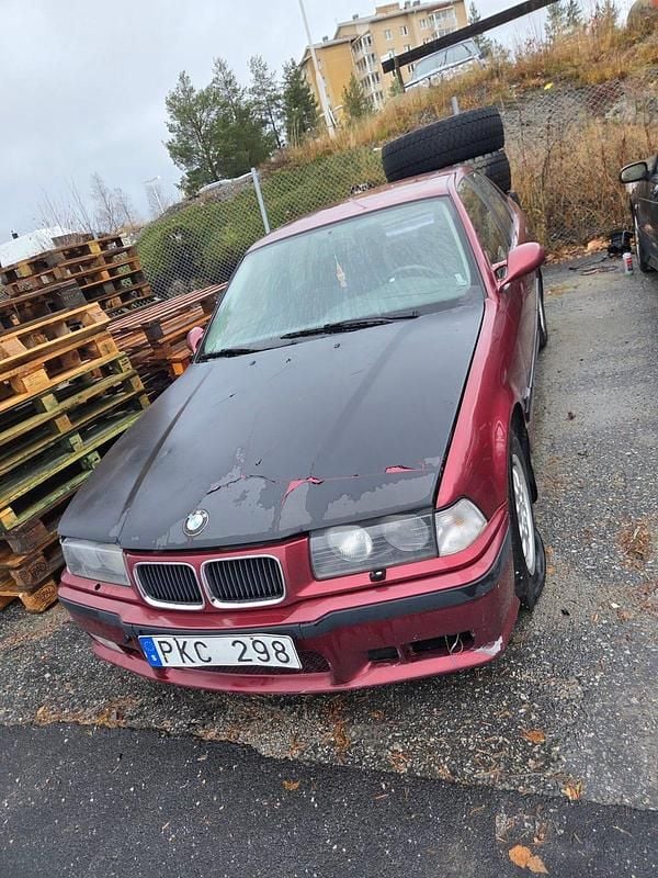 Begagnad 1994 BMW 318 Sedan | 17 000 kr - Bild 1/4