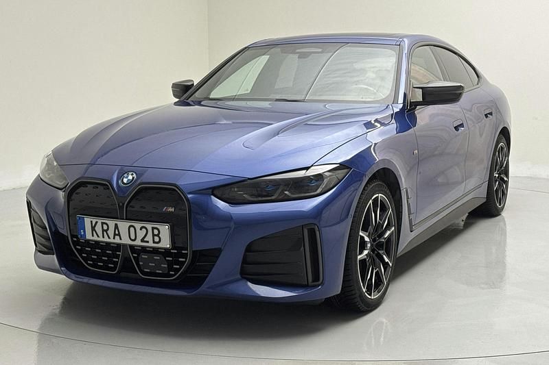 Blå Begagnad 2023 BMW i4 Shadowline Sedan | 420 000 kr - Bild 1/4