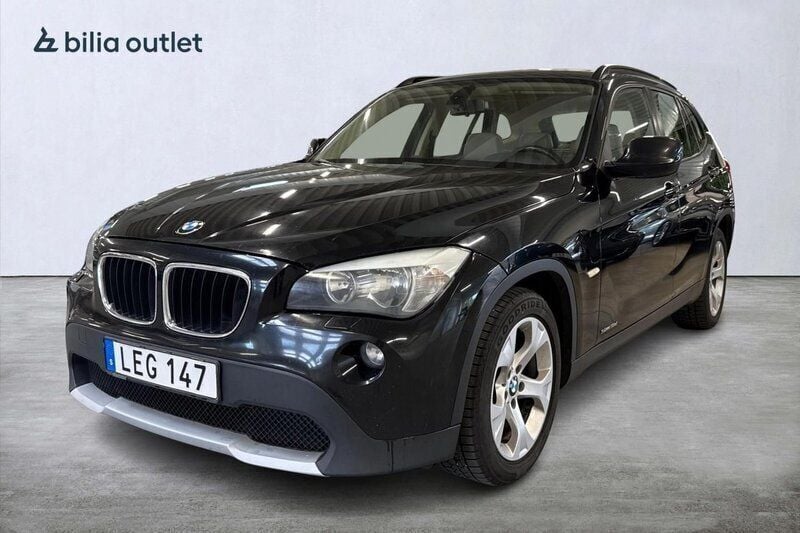 Svart Begagnad 2010 BMW X1 SUV | 79 900 kr (Lite dyr) - Bild 1/4
