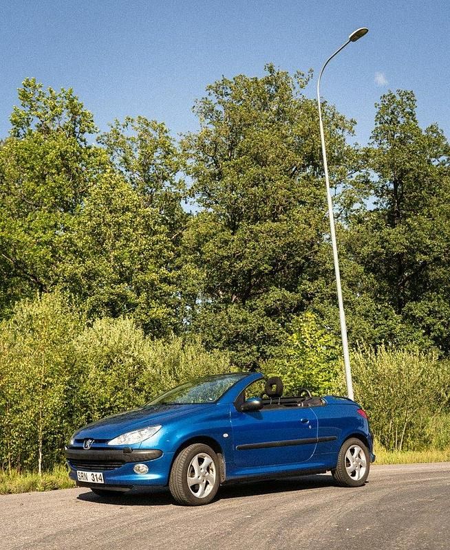 Blå Begagnad 2002 Peugeot 206 CC Cab | 25 000 kr - Bild 1/4