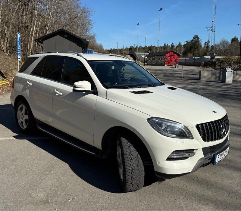 Vit Begagnad 2013 Mercedes ML250 SUV | 185 000 kr - Bild 1/4