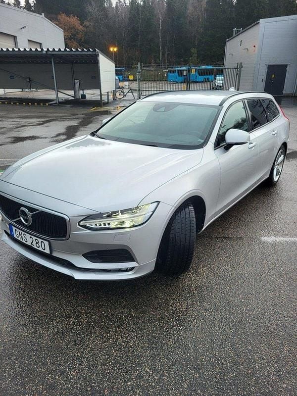 Silver Begagnad 2018 Volvo V90 Kombi | 214 000 kr (Superpris) - Bild 1/4
