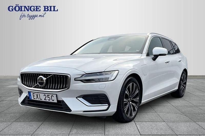 Vit Begagnad 2024 Volvo V60 Core Kombi | 399 000 kr (Marknadspris) - Bild 1/2