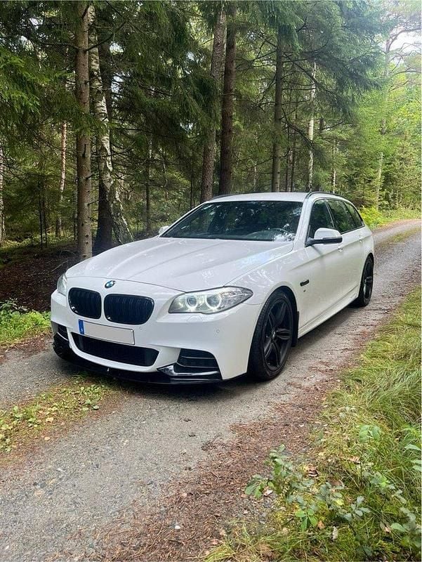 Vit Begagnad 2016 BMW 520 M Sport Kombi | 120 000 kr (Marknadspris) - Bild 1/4