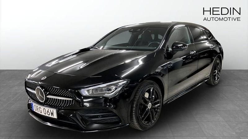 Svart Begagnad 2023 Mercedes CLA250 Shooting Brake AMG Kombi | 339 000 kr (Bra pris) - Bild 1/4