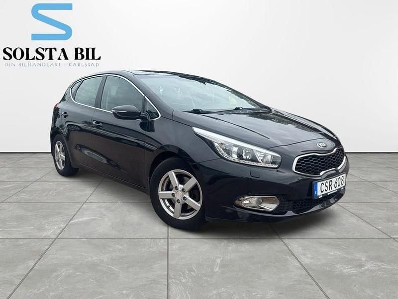 Svart Begagnad 2015 Kia Ceed Comfort Halvkombi | 99 000 kr (Marknadspris) - Bild 1/4