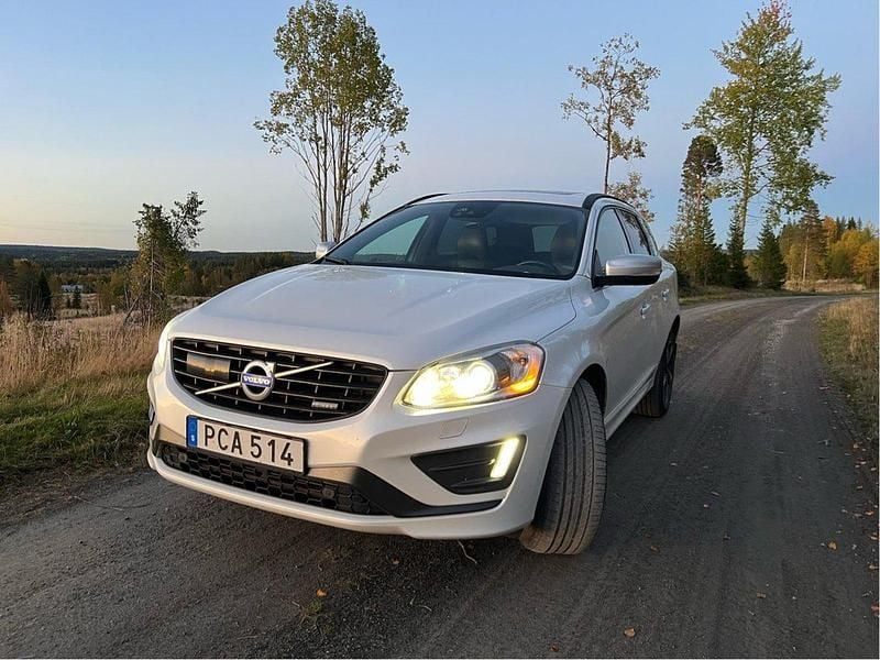 Vit Begagnad 2015 Volvo XC60 R-Design SUV | 178 000 kr (Marknadspris) - Bild 1/4