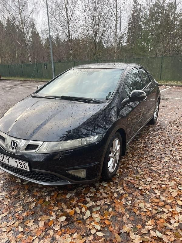 Svart Begagnad 2009 Honda Civic Halvkombi | 59 000 kr (Marknadspris) - Bild 1/4