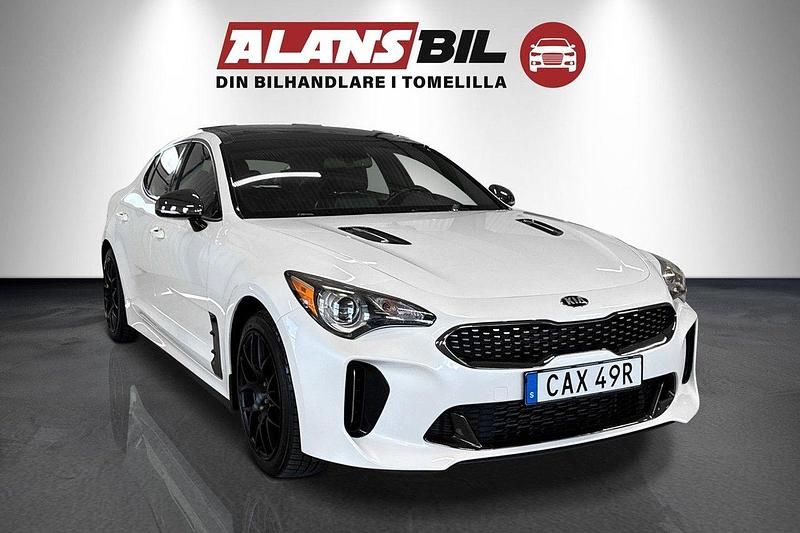 Vit Begagnad 2020 Kia Stinger Halvkombi | 299 000 kr - Bild 1/4