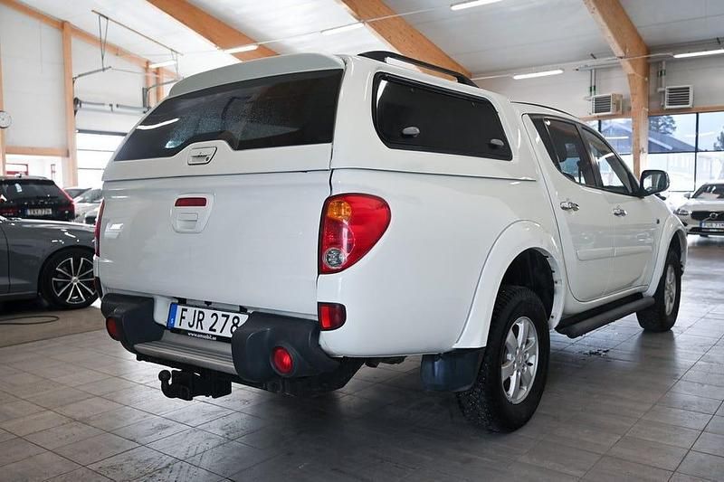 Begagnad Mitsubishi L200 178 HK (130 kW) 2015 Vit Pickup