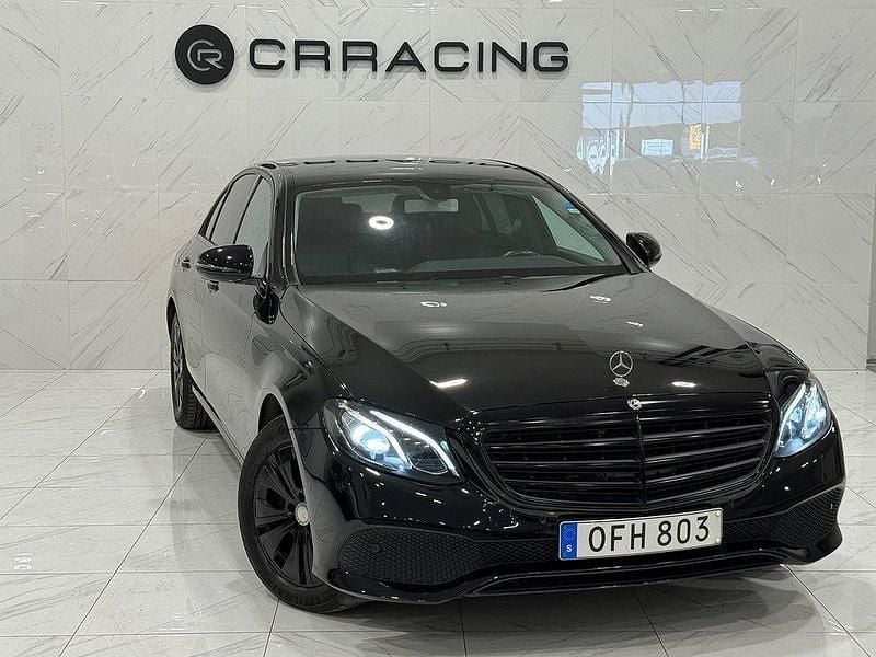 Svart Begagnad 2016 Mercedes E220 Sedan | 189 900 kr (Marknadspris) - Bild 1/4