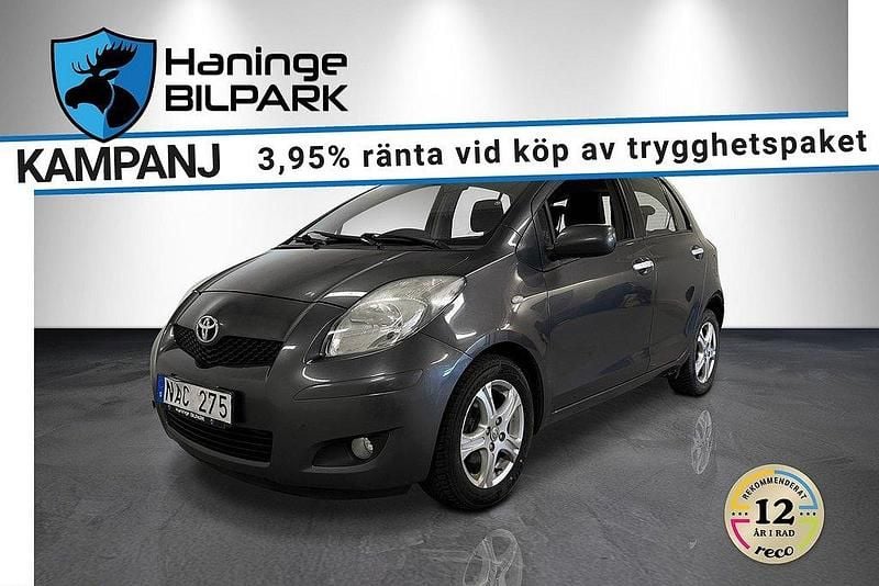Brun Begagnad 2010 Toyota Yaris Halvkombi | 69 900 kr (Marknadspris) - Bild 1/2