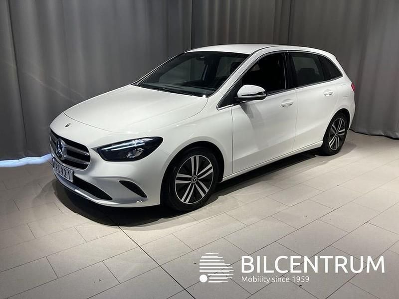 Vit Begagnad 2022 Mercedes 200 Halvkombi | 219 800 kr (Superpris) - Bild 1/4