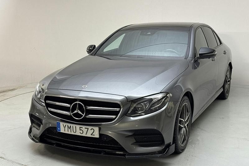 Grå Begagnad 2018 Mercedes E350 AMG line Sedan | 283 000 kr (Bra pris) - Bild 1/4