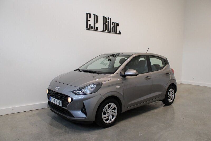 Grå Begagnad 2022 Hyundai i10 Essential Halvkombi | 114 900 kr (Bra pris) - Bild 1/4