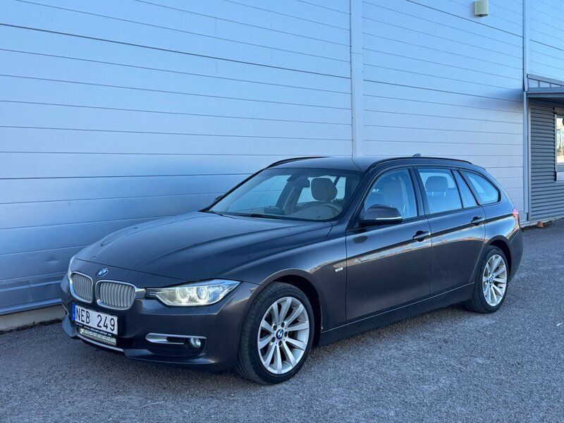 Brun Begagnad 2013 BMW 320 Kombi | 99 000 kr (Marknadspris) - Bild 1/4