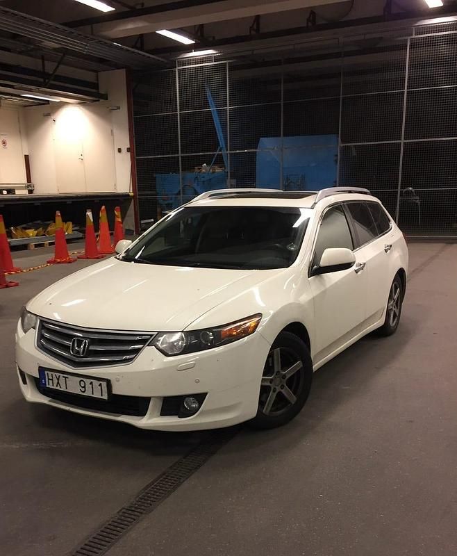Begagnad 2009 Honda Accord Kombi | 38 000 kr (Bra pris) - Bild 1/1