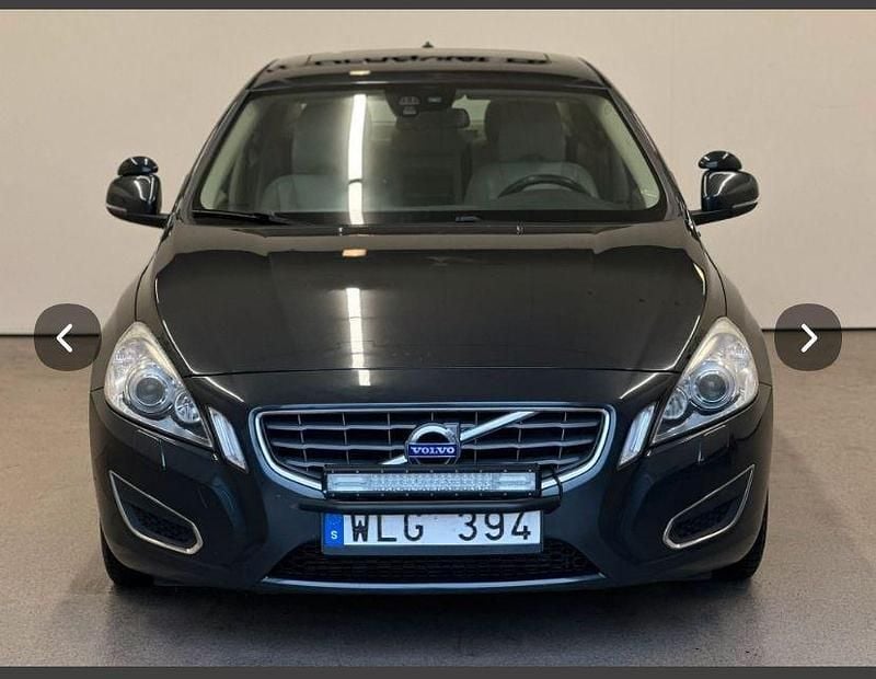 Grå Begagnad 2011 Volvo S60 Summum Sedan | 71 000 kr (Marknadspris) - Bild 1/4