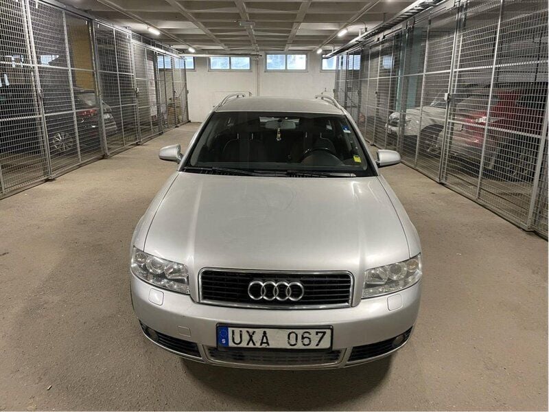 Silver Begagnad 2004 Audi A4 Comfort Kombi | 33 000 kr (Marknadspris) - Bild 1/4