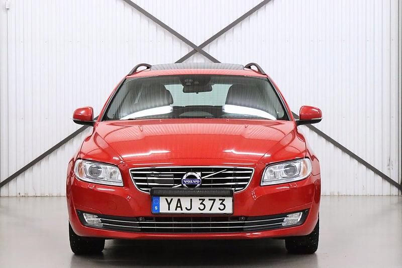 Begagnad Volvo V70 Momentum 150 HK (110 kW) 2015 Röd Kombi