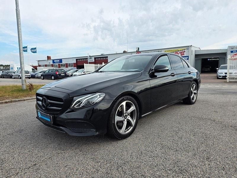 Svart Begagnad 2020 Mercedes E220 Avantgarde Sedan | 274 200 kr (Superpris) - Bild 1/4