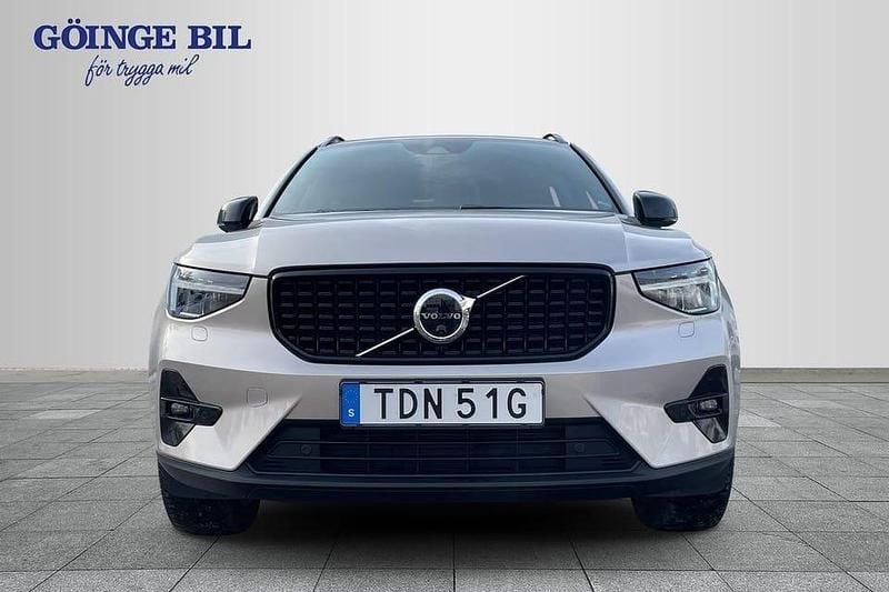 Begagnad Volvo XC40 Plus 214 HK (157 kW) 2023 Grå SUV