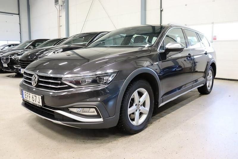 Grå Begagnad 2020 VW Passat Alltrack Kombi | 269 800 kr (Marknadspris) - Bild 1/4
