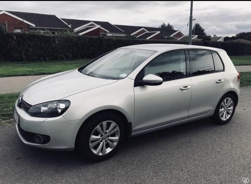 Silver Begagnad 2011 VW Golf Halvkombi | 49 000 kr (Marknadspris) - Bild 1/4