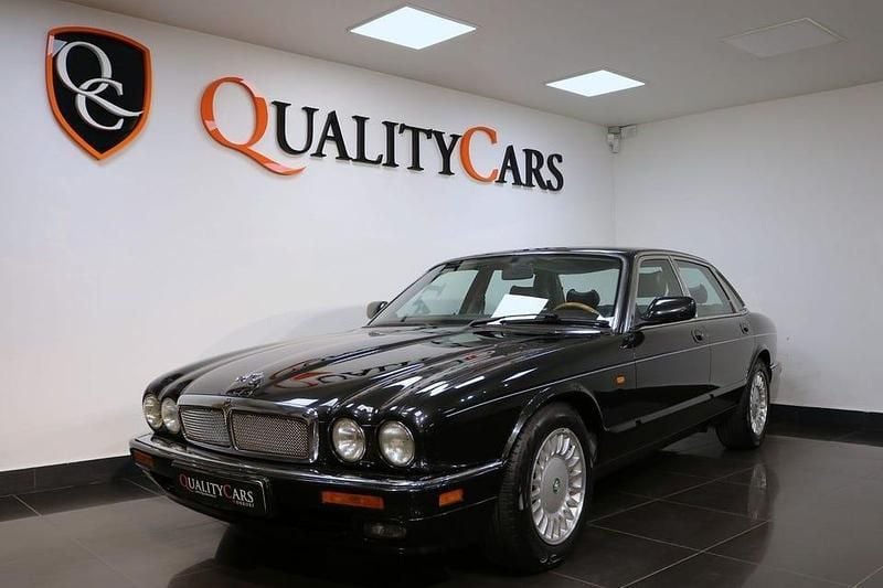 Begagnad Jaguar XJ Sovereign 241 HK (177 kW) 1997 Svart Sedan