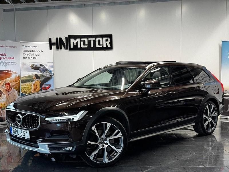 Mörkbrun Begagnad 2017 Volvo V90 CC Inscription Kombi | 329 900 kr (Marknadspris) - Bild 1/4