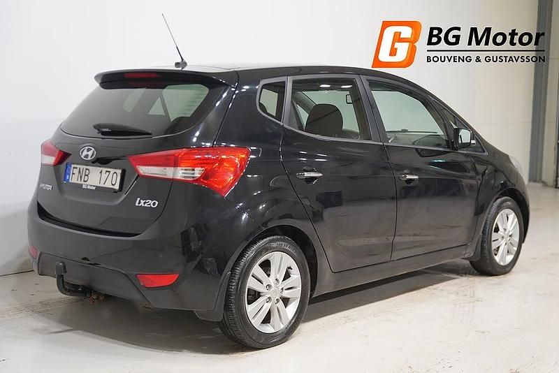 Begagnad Hyundai ix20 125 HK (91 kW) 2012 Svart (phantom black pearl) Halvkombi