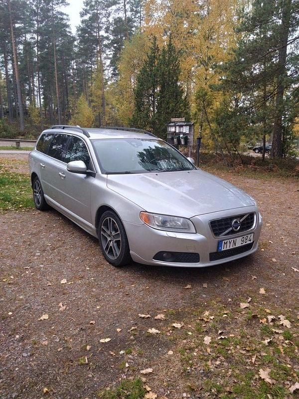 Grå Begagnad 2013 Volvo V70 Momentum Kombi | 79 500 kr (Bra pris) - Bild 1/4