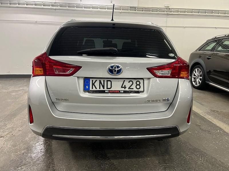 Begagnad Toyota Auris Touring Sports Active 136 HK (100 kW) 2013 Silver Kombi