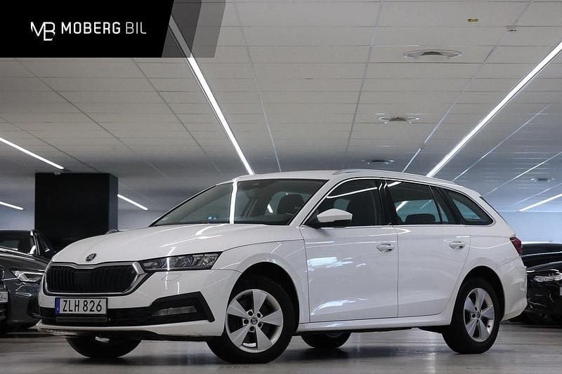 Vit Begagnad 2022 Skoda Octavia Ambition Kombi | 259 900 kr (Marknadspris) - Bild 1/3