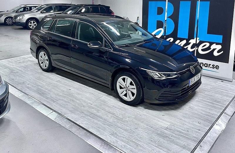 Svart Begagnad 2021 VW Golf VIII Kombi | 189 000 kr (Marknadspris) - Bild 1/3