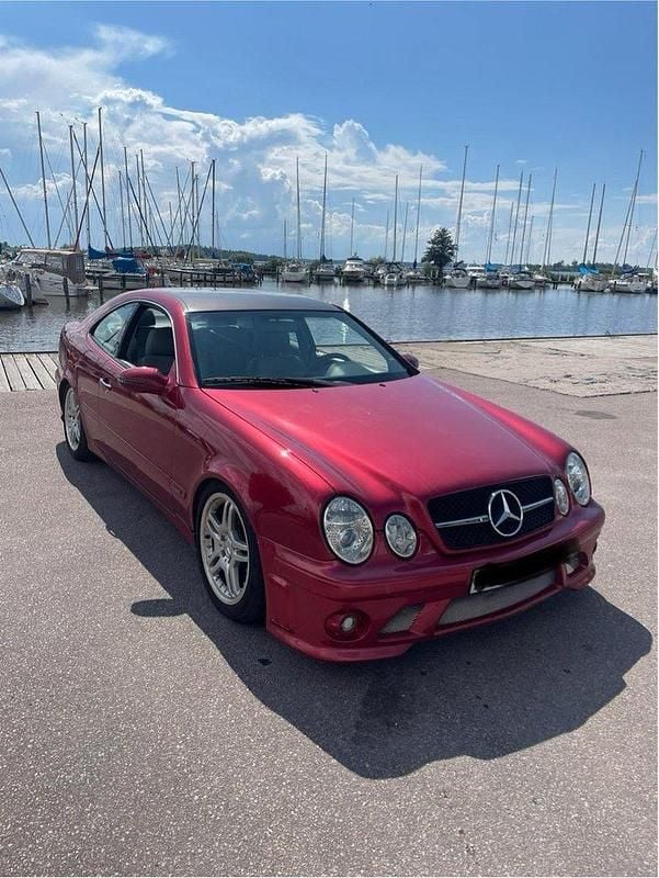 Röd Begagnad 2001 Mercedes CLK230 Elegance Sportkupé | 49 900 kr - Bild 1/4