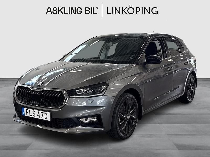 Grå Begagnad 2022 Skoda Fabia Comfort Halvkombi | 209 000 kr (Marknadspris) - Bild 1/4