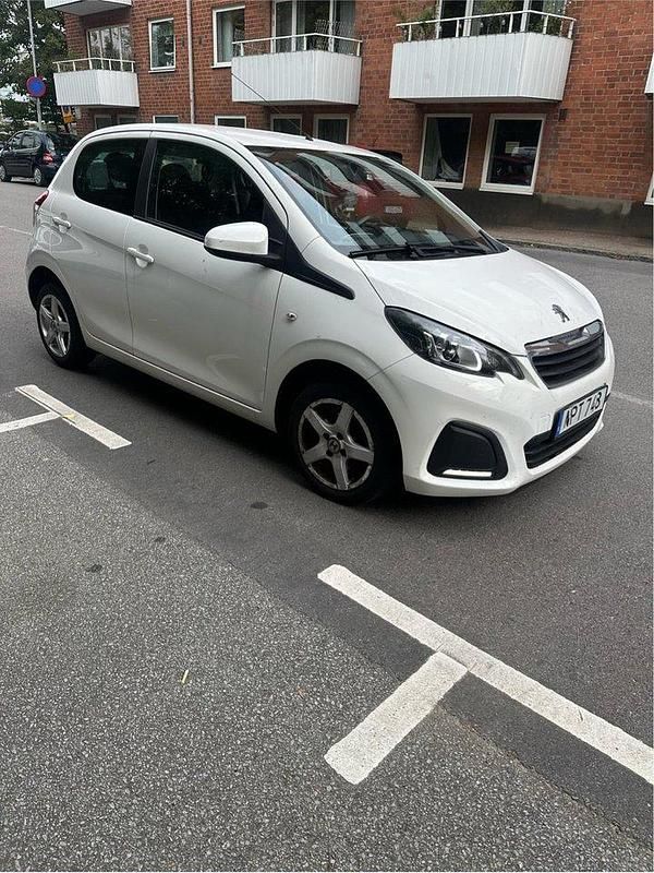 Vit Begagnad 2014 Peugeot 108 Halvkombi | 50 000 kr (Marknadspris) - Bild 1/4