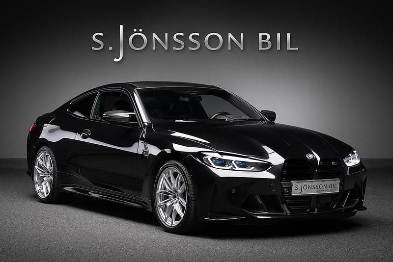 Safirsvart metallic Begagnad 2023 BMW M4 Competition Edition Sportkupé | 739 000 kr (Superpris) - Bild 1/4