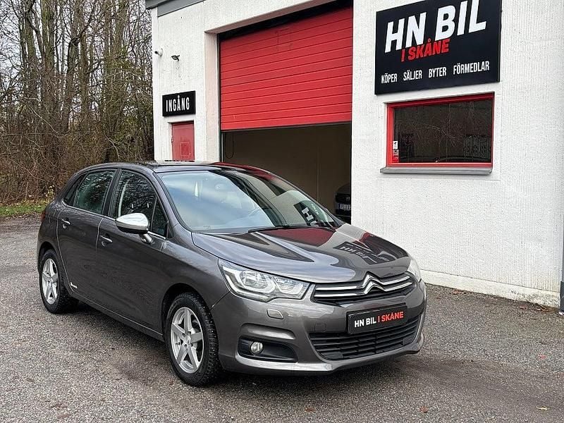 Grå Begagnad 2015 Citroën C4 PureTech Halvkombi | 79 900 kr (Marknadspris) - Bild 1/4